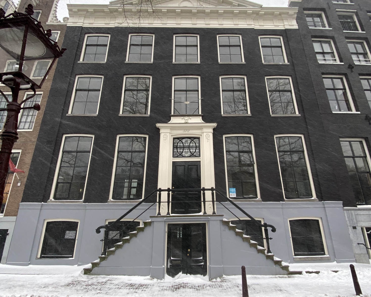 Office building at Keizersgracht 572 in Amsterdam